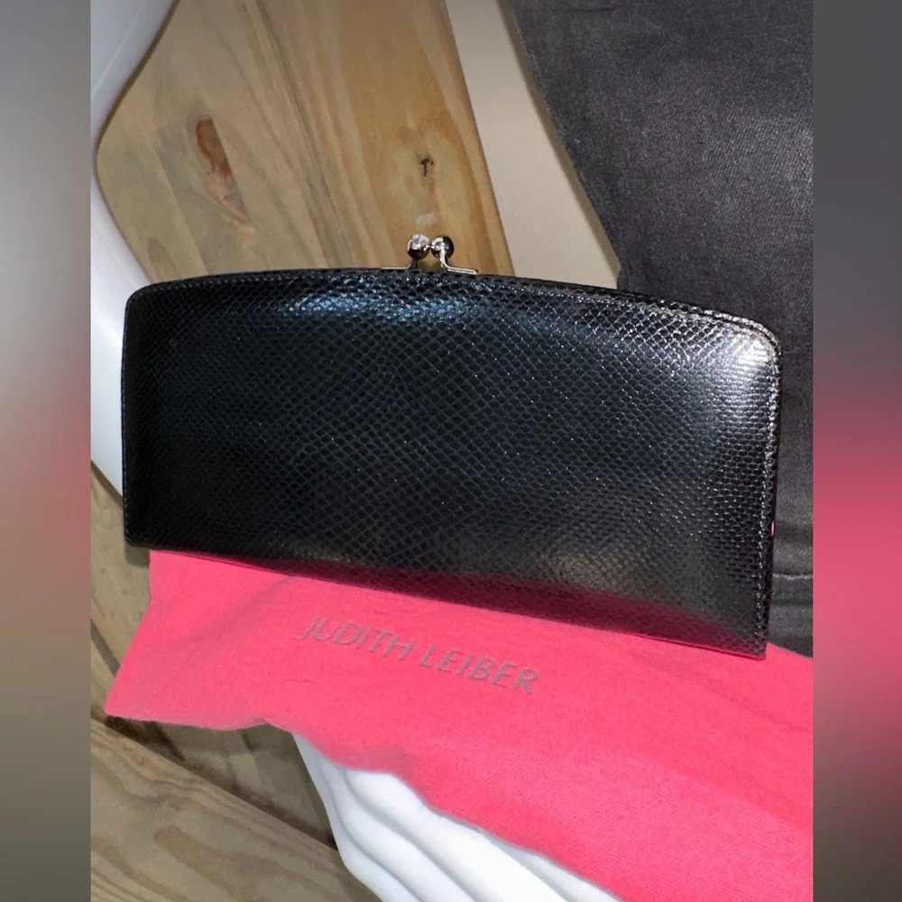 New stunning Judith Leiber genuine lizard skin clutch wallet